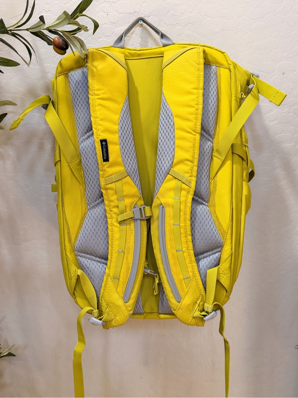 Columbia Tenmile Daypack Backpack in Yellow Green - Picture 15 of 16